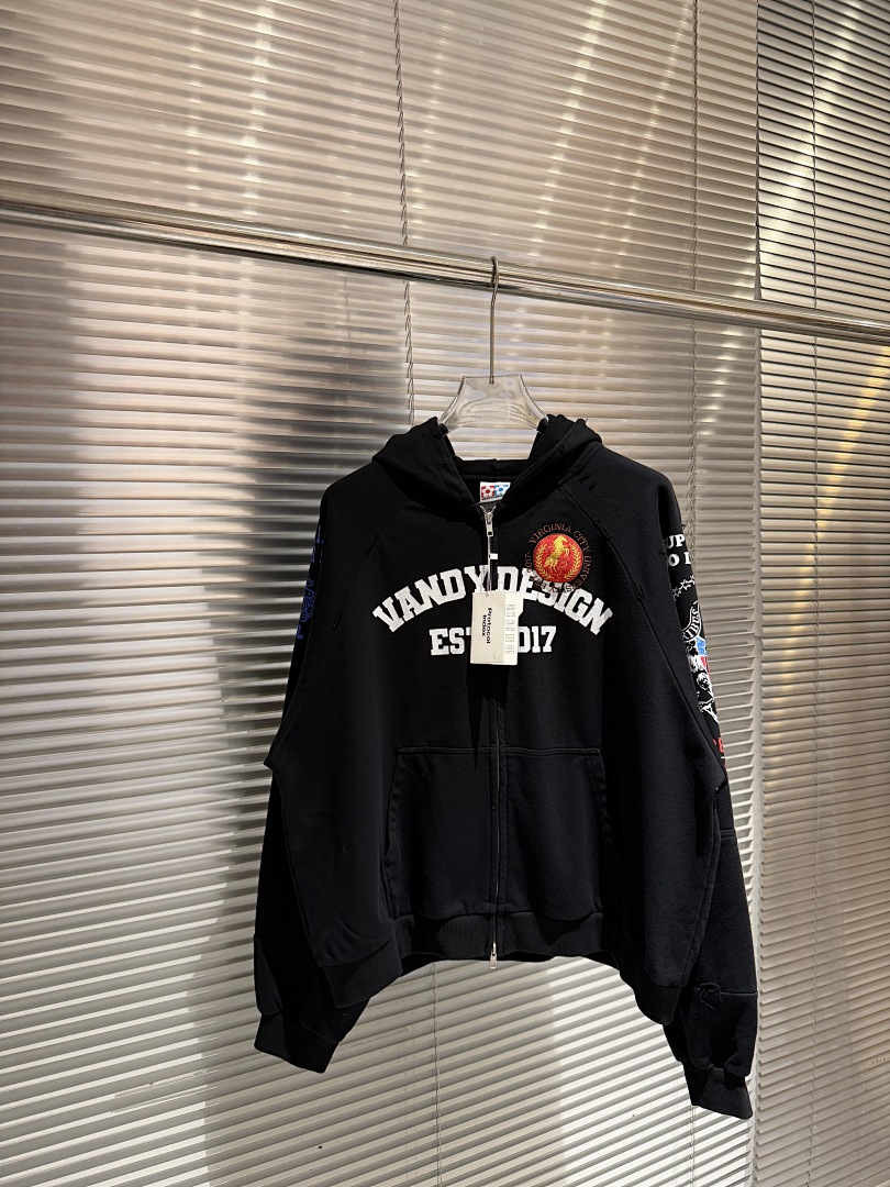 Streetwear Brand Slogans - Модный бренд 25FW: Ко-брендированное худи на