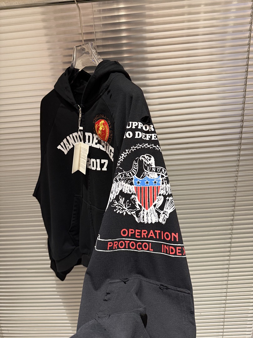 Модный бренд 25FW: Ко-брендиро – обзор и цена Streetwear Brand Slogans
